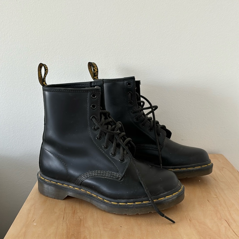 1460 WOMEN'S SMOOTH LEATHER LACE UP BOOTS